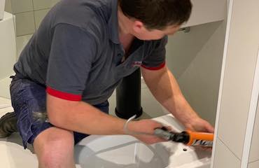plumber hampton toilet install