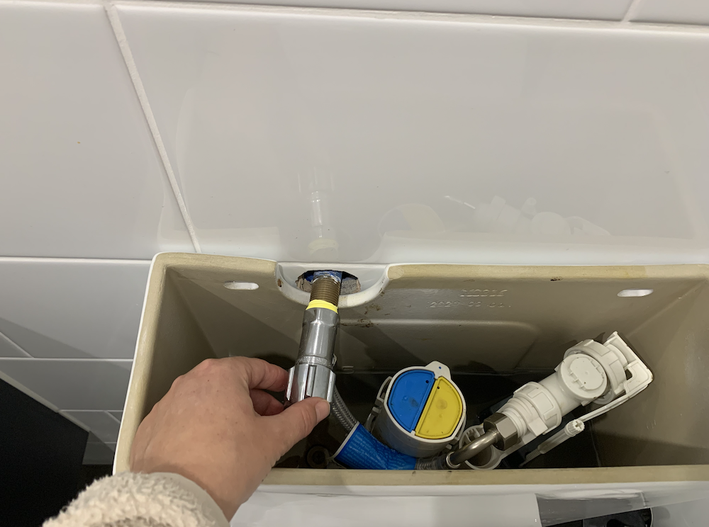 How to turn off the water to your toilet in Australia