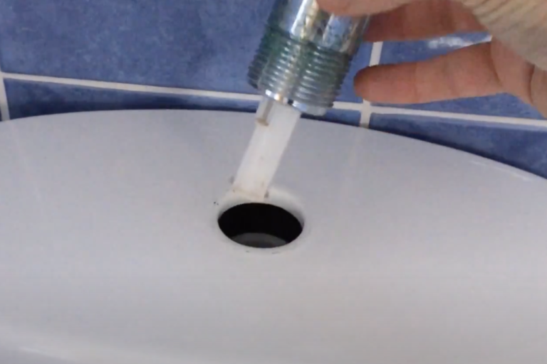 How to Remove Cistern Lid on a Modern Toilet with Dual Flush Australia